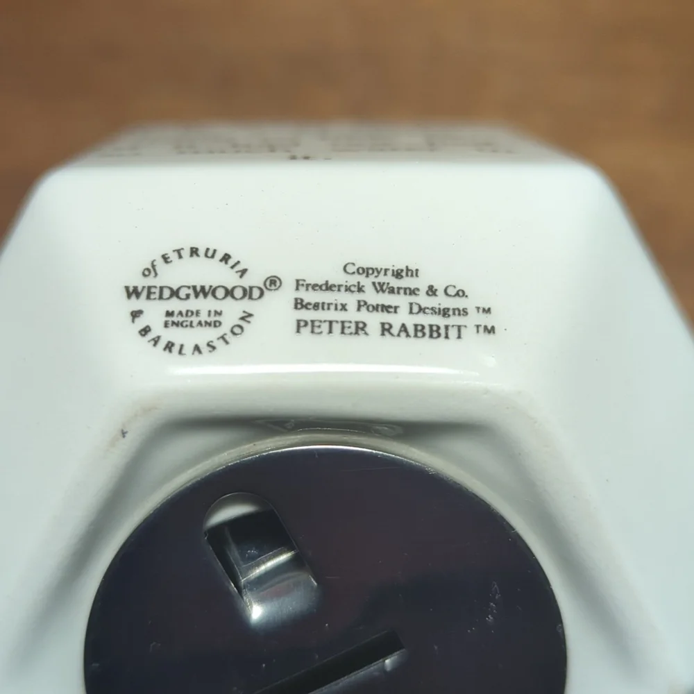 WEDGWOOD of Etruria Beatrix Potter Peter Rabbit Bank - Picture 8 of 8